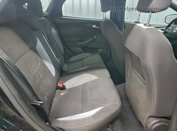 1FADP3L95JL266354 2018 FORD FOCUS Black Widok tylnych siedzeń