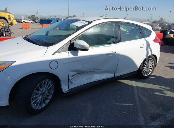 1FADP3R4XGL380788 2016 FORD FOCUS ELECTRIC Белый Вид спереди