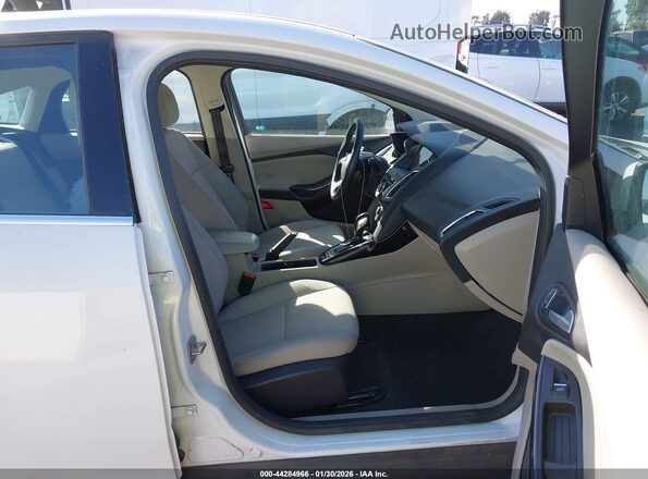 1FADP3R4XGL380788 2016 FORD FOCUS ELECTRIC Белый Вид салона спереди