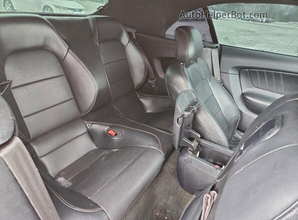 1FATP8UH2J5124093 2018 FORD MUSTANG Silver Widok tylnych siedzeń