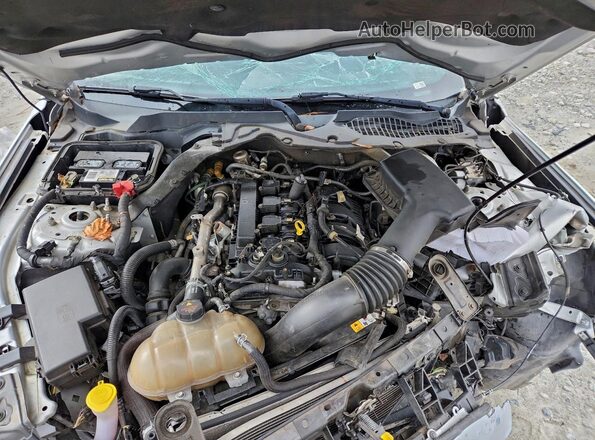 1FATP8UH2J5124093 2018 FORD MUSTANG Silver Widok wnętrza z tyłu