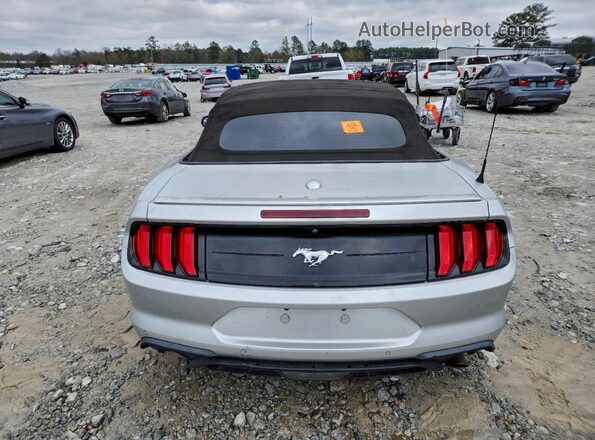 1FATP8UH2J5124093 2018 FORD MUSTANG Silver Widok z tyłu