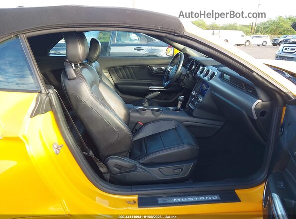 1FATP8UH4N5144514 2022 FORD MUSTANG Yellow Widok wnętrza z przodu