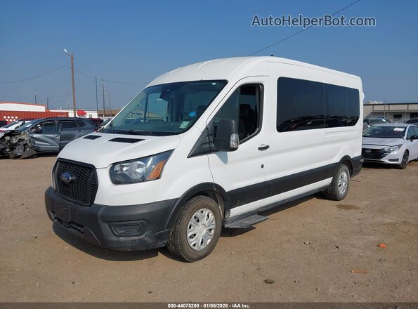 1FBAX2C82NKA32378 2022 FORD PASSENGER White Przód lewy