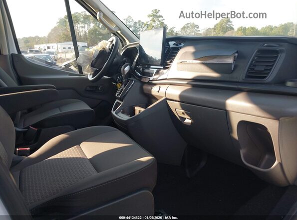 1FBAX2C83RKA42567 2024 FORD PASSENGER White Front interior view