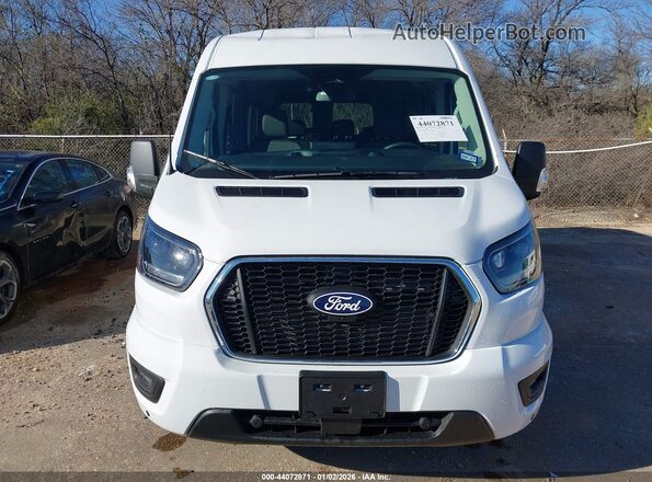 1FBAX2C88TKA05439 2026 FORD PASSENGER White Front view
