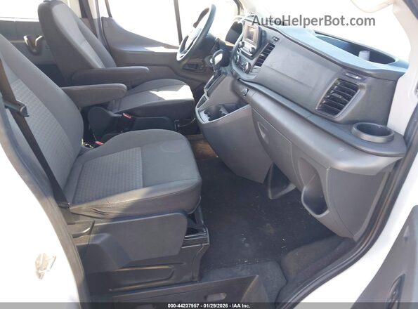 1FBAX2C8XMKA64672 2021 FORD PASSENGER White Front interior view