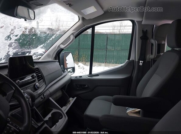 1FBAX2Y83MKA15466 2021 FORD PASSENGER White Widok wnętrza z przodu