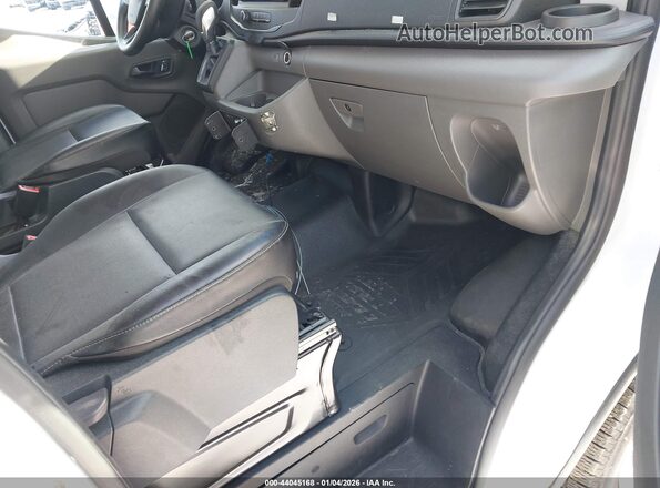 1FBAX2Y83NKA59159 2022 FORD PASSENGER White Vista interior delantera
