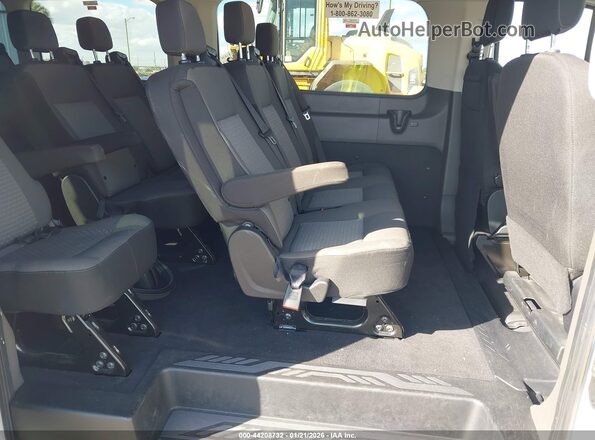 1FBAX2Y84NKA04462 2022 FORD PASSENGER White VIN կոդի պիտակի տեսք