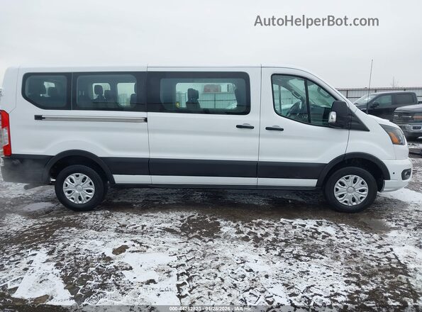 1FBAX2Y85RKA74025 2024 FORD PASSENGER White Սալոնի հետևի տեսք