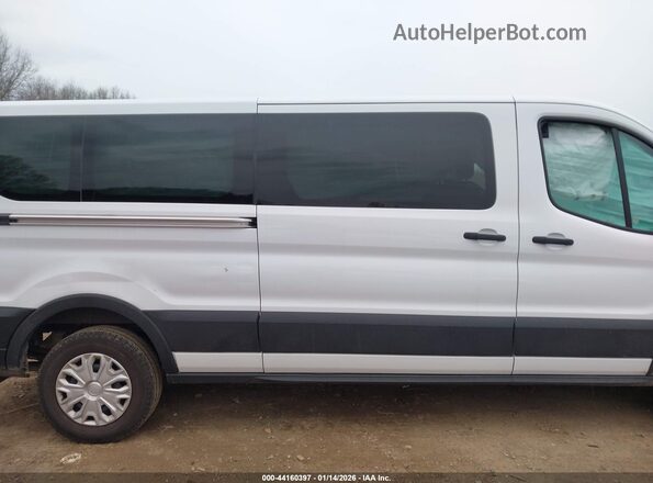 1FBAX2YG8RKA28387 2024 FORD PASSENGER White Սալոնի հետևի տեսք