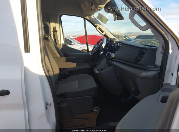 1FBAX9C81TKA23094 2026 FORD PASSENGER White Vista interior delantera