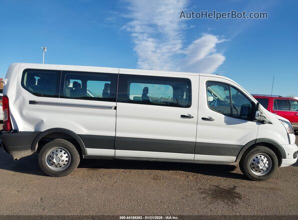 1FBAX9Y81TKA16560 2026 FORD PASSENGER White Vista interior trasera