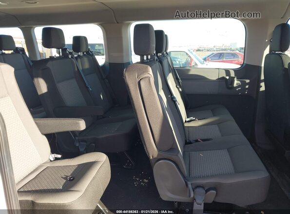 1FBAX9Y81TKA16560 2026 FORD PASSENGER White Vista de la etiqueta del VIN