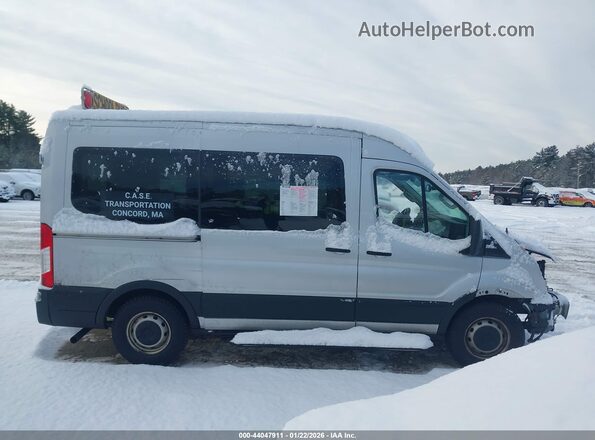 1FDZK1C84LKB25127 2020 FORD PASSENGER Белый Вид задней части салона