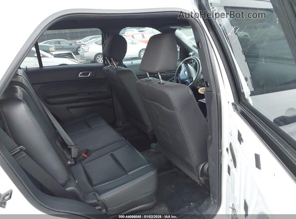 1FM5K8AR0JGC75948 2018 FORD POLICE INTERCEPTOR White Vista de la etiqueta del VIN