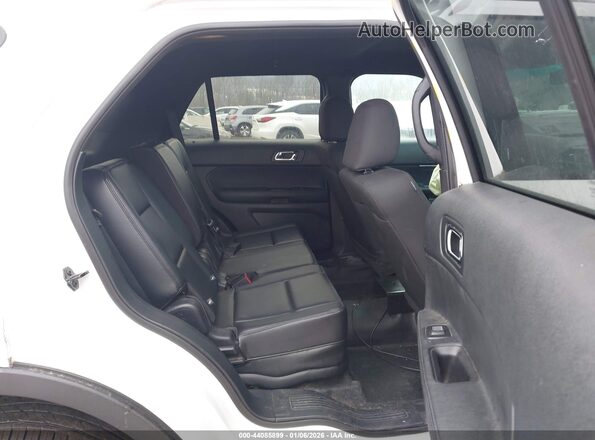 1FM5K8AR8HGA62854 2017 FORD UTILITY POLICE INTERCEPTOR White Vista de la etiqueta del VIN