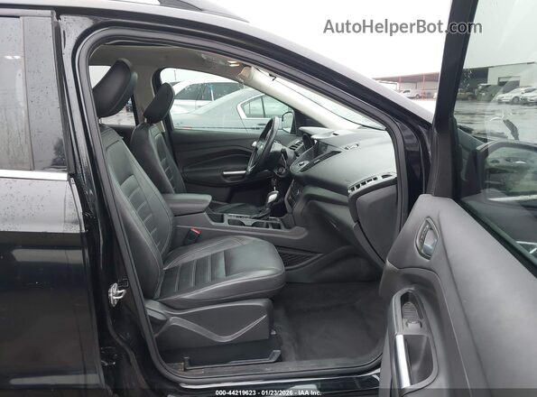 1FMCU0HD1JUD19860 2018 FORD ESCAPE Черный Вид салона спереди