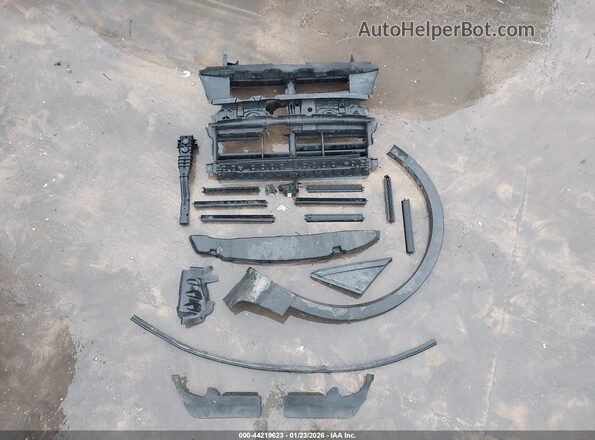 1FMCU0HD1JUD19860 2018 FORD ESCAPE Черный Вид щитка приборов