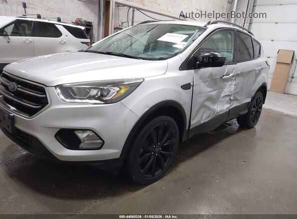 1FMCU9GD1HUE75302 2017 FORD ESCAPE Серебряный Передняя левая четверть