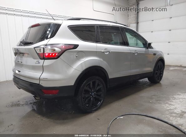 1FMCU9GD1HUE75302 2017 FORD ESCAPE Серебряный Задняя правая четверть