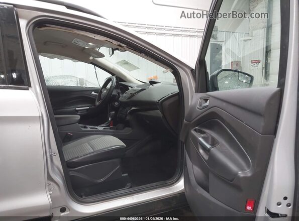 1FMCU9GD1HUE75302 2017 FORD ESCAPE Серебряный Вид салона спереди