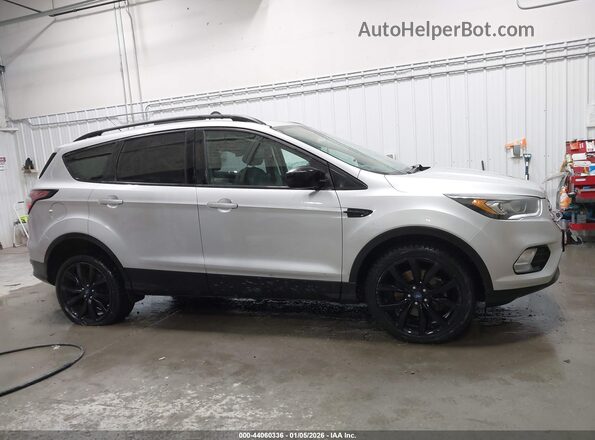 1FMCU9GD1HUE75302 2017 FORD ESCAPE Серебряный Вид задней части салона