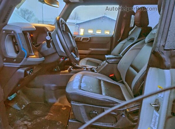 1FMDE5BH2PLB88219 2023 FORD BRONCO Gray Vista interior delantera