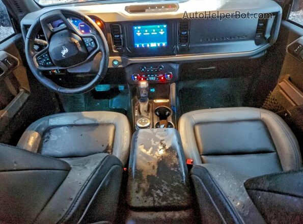 1FMDE5BH2PLB88219 2023 FORD BRONCO Gray Vista del salpicadero