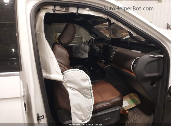 1FMJK1P88SEA22748 2025 FORD EXPEDITION White Սալոնի դիմացի տեսք