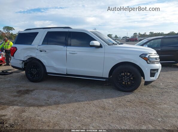 1FMJU1HT8NEA15509 2022 FORD EXPEDITION White უკანა სალონის ხედი