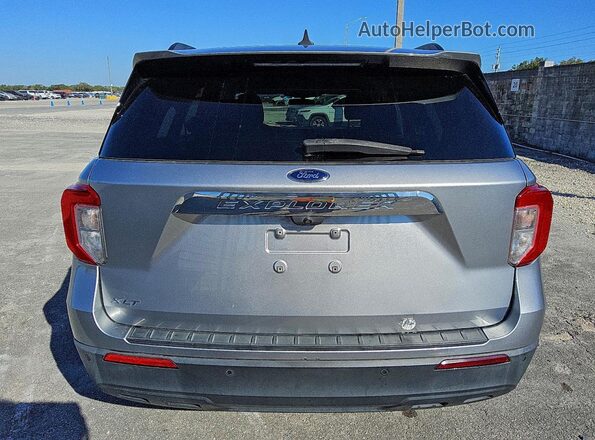 1FMSK7DHXNGA20374 2022 FORD FORD EXPLORER Silver Vista trasera