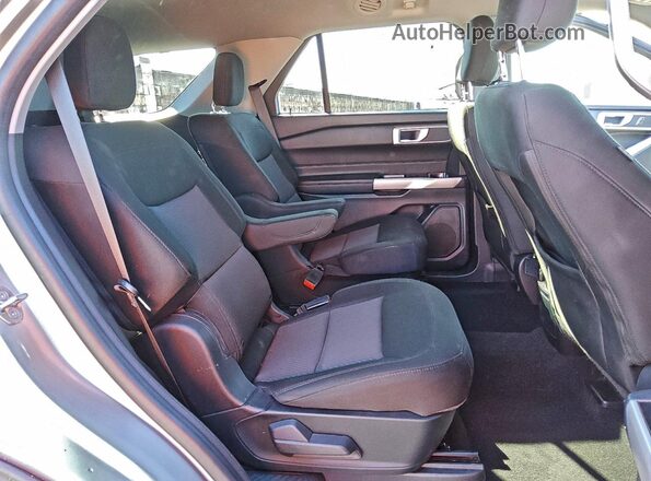 1FMSK7DHXNGA20374 2022 FORD FORD EXPLORER Silver Vista interior trasera