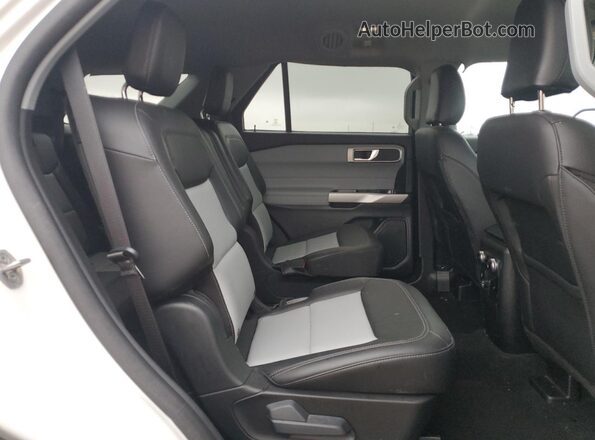 1FMSK8DH2RGA85053 2024 FORD FORD EXPLORER White Rear interior view