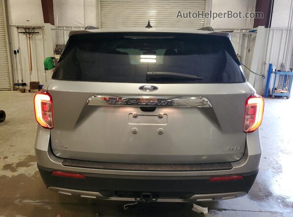 1FMSK8DH5RGA07351 2024 FORD FORD EXPLORER Silver Rear view