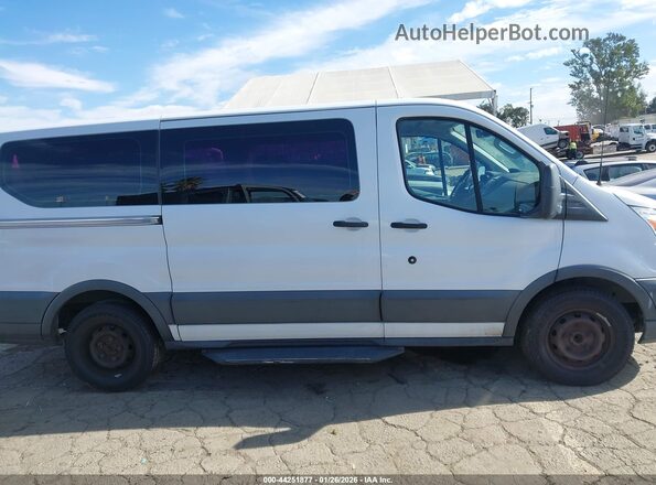 1FMZK1YM3JKA10697 2018 FORD TRANSIT-150 Белый Вид задней части салона
