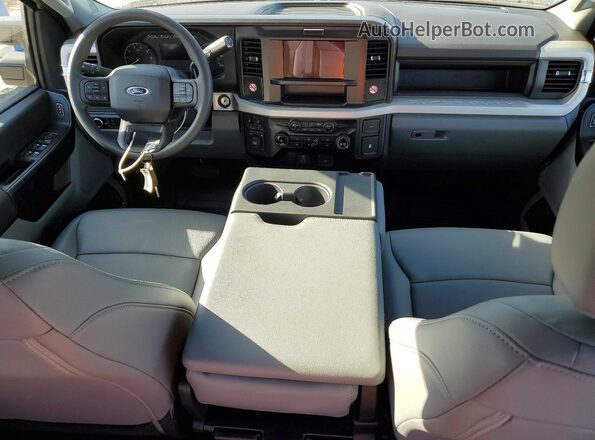 1FT7W2BA5TEC72324 2026 FORD F250 White Widok zestawu wskaźników