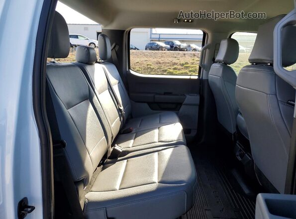 1FT7W2BA5TEC72324 2026 FORD F250 White Widok wnętrza z tyłu
