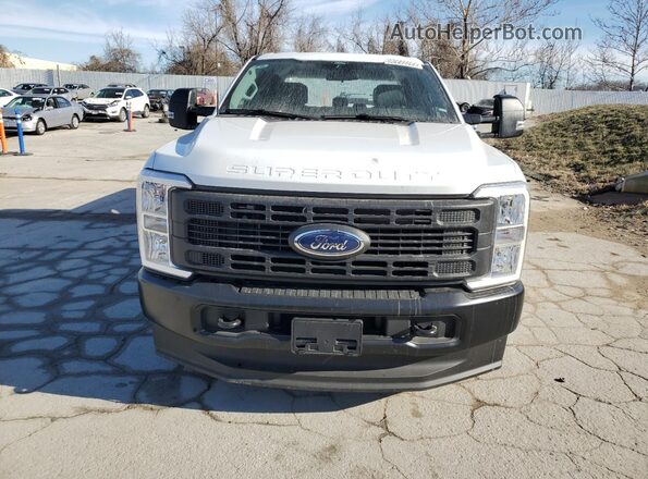 1FT7W2BA5TEC72324 2026 FORD F250 White Widok wnętrza 360 stopni
