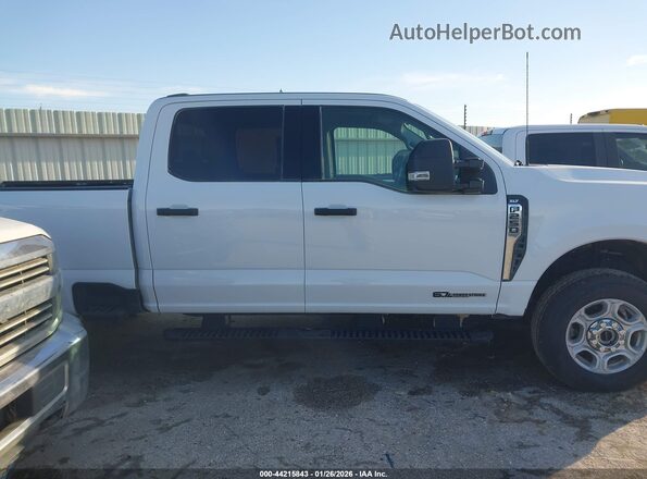1FT7W2BT7SED39151 2025 FORD F-250 White Вид задньої частини салону