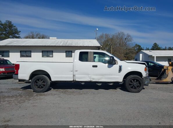 1FT7X2A67MEC24559 2021 FORD F-250 White Vista interior trasera