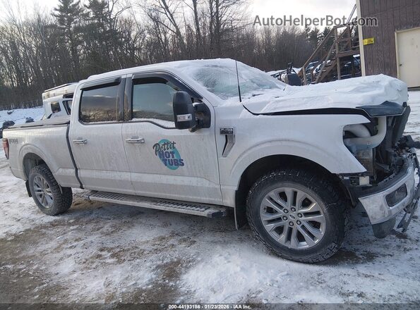 1FTFW3L84RKF09439 2024 FORD F150 White Vista interior trasera