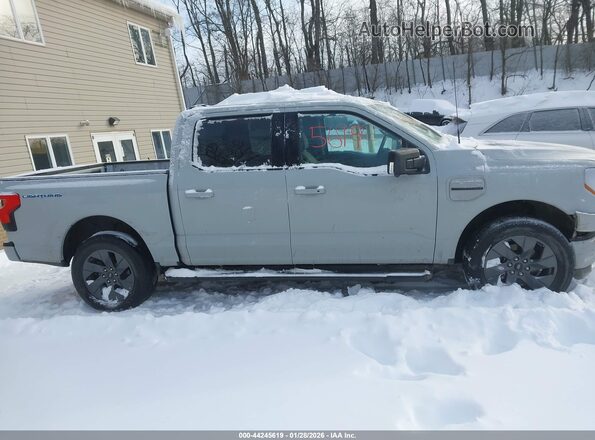 1FTVW1EV8PWG35120 2023 FORD F-150 LIGHTNING Gray Widok wnętrza z tyłu