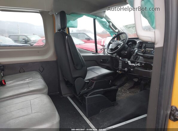 1FTYE2Y83LKB12844 2020 FORD TRANSIT-150 Yellow Widok wnętrza z przodu