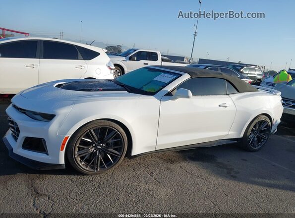 1G1FK3D67P0146046 2023 CHEVROLET CAMARO White Widok wnętrza 360 stopni