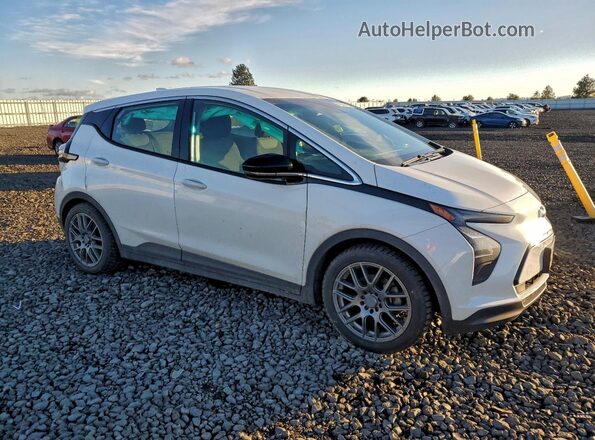 1G1FW6S00N4133343 2022 CHEVROLET BOLT Белый Передняя правая четверть