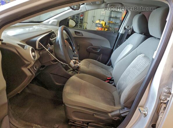 1G1JB5SH4H4135879 2017 CHEVROLET SONIC Silver Սալոնի դիմացի տեսք