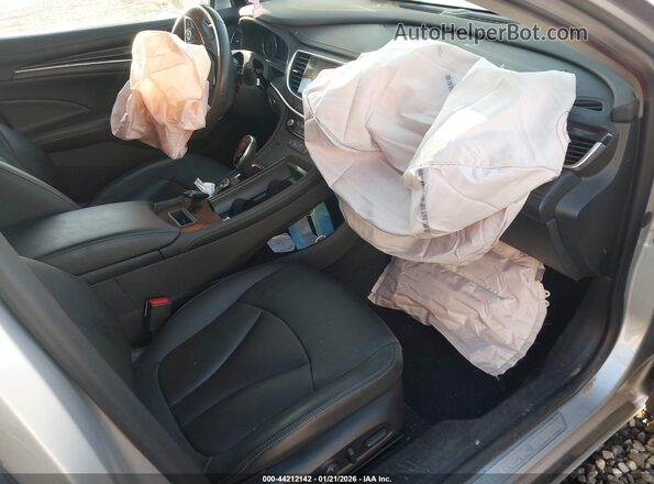 1G4ZP5SS5JU113771 2018 BUICK LACROSSE Silver 