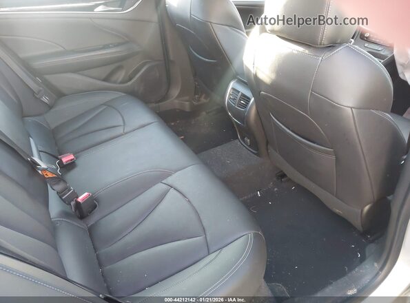 1G4ZP5SS5JU113771 2018 BUICK LACROSSE Silver 
